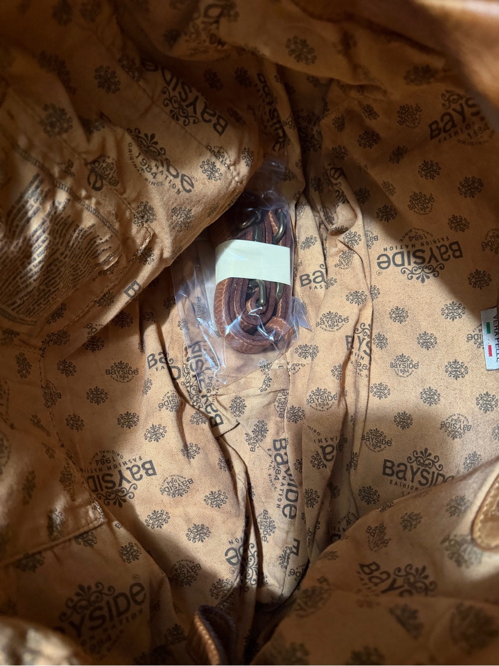 NWT Lusher Bayside84 Oversized Vintage Hobo Carryall
Beautiful leather smell!! - Picture 6 of 16